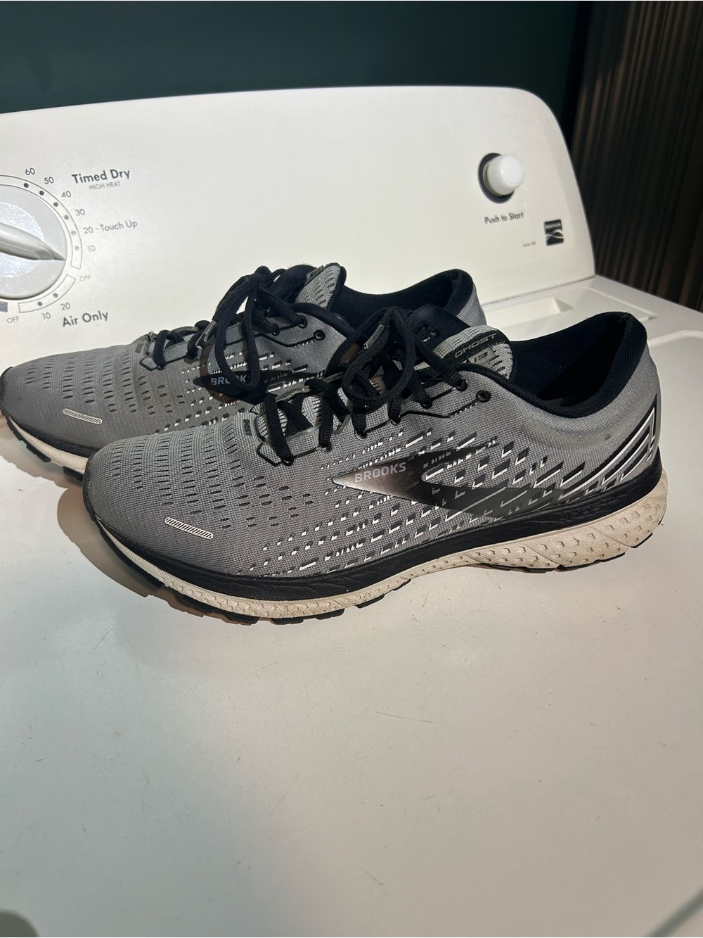 Brooks Men's Gray and Black Running Shoes - Breathable Trainer